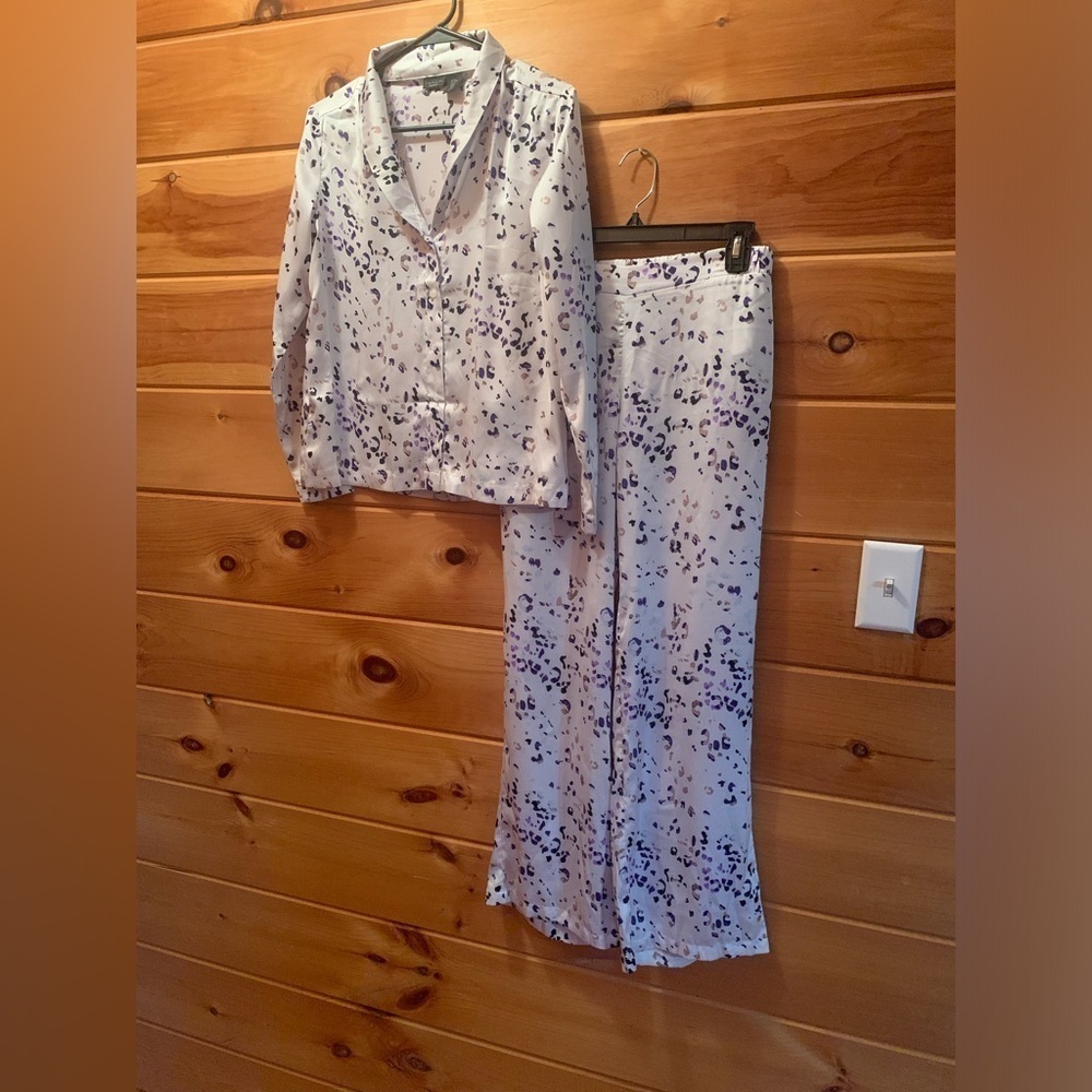 Tahari women’s XS pajama set. Button up.